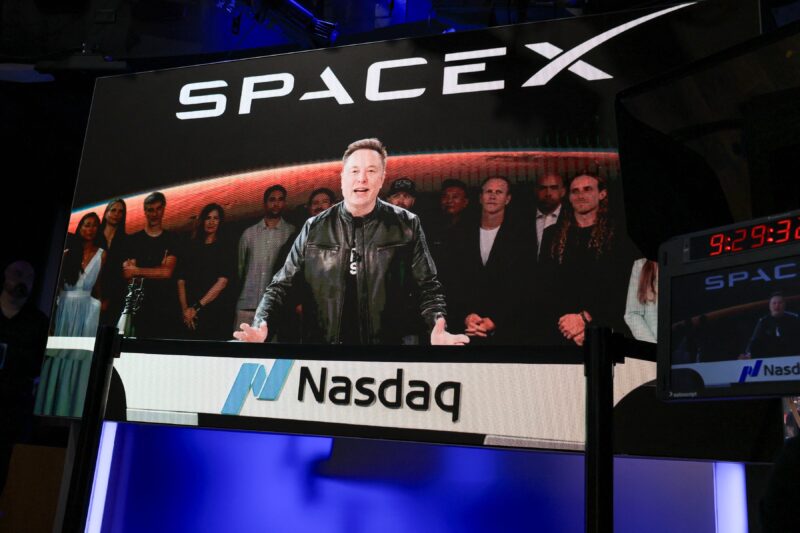 SpaceX IPO: Elon Musk Resmi Jadi Triliuner Pertama Dunia Lewat Bursa Nasdaq