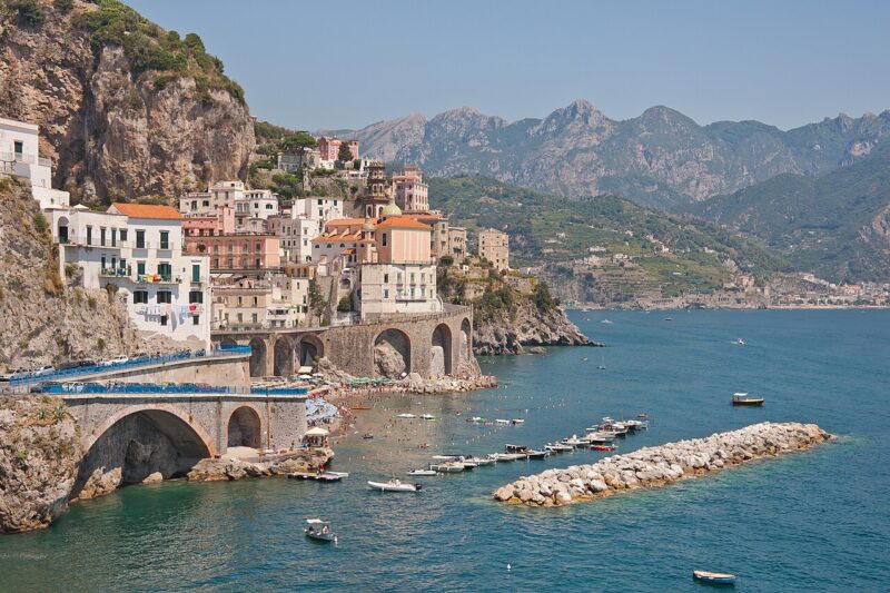 Old money aesthetic Instagram - Amalfi Coast landscape dengan warm tones