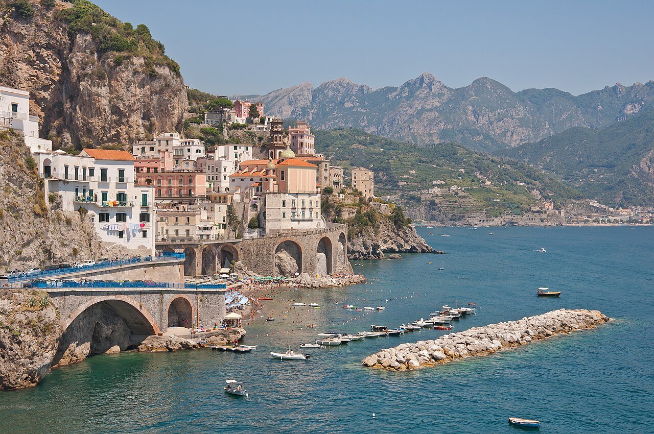 Old money aesthetic Instagram - Amalfi Coast landscape dengan warm tones
