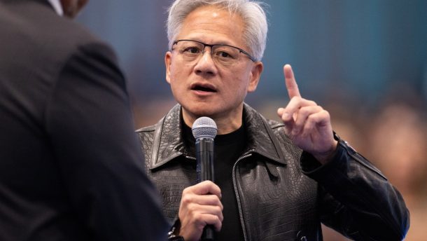 Jensen Huang memperkenalkan platform keamanan AI Nvidia Open Agent Safety Platform dengan komponen OpenShell dan Sentry