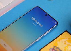 Layar Galaxy S26 menampilkan tampilan sambutan update One UI 9 berbasis Android 17