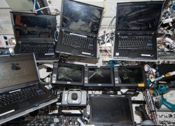 Laptop ThinkPad di Stasiun Luar Angkasa Internasional (ISS)