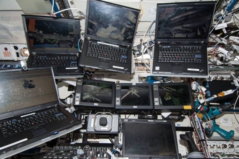 NASA Pensiunkan ThinkPad Setelah 33 Tahun di ISS, Astronaut Kini Pakai HP ZBook