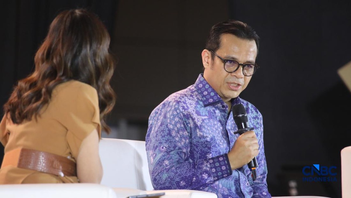 Wakil Menteri Komdigi Nezar Patria membahas aturan pelabelan konten AI