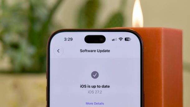 iPhone menampilkan layar Software Update dengan keterangan iOS 27.2 sudah terpasang